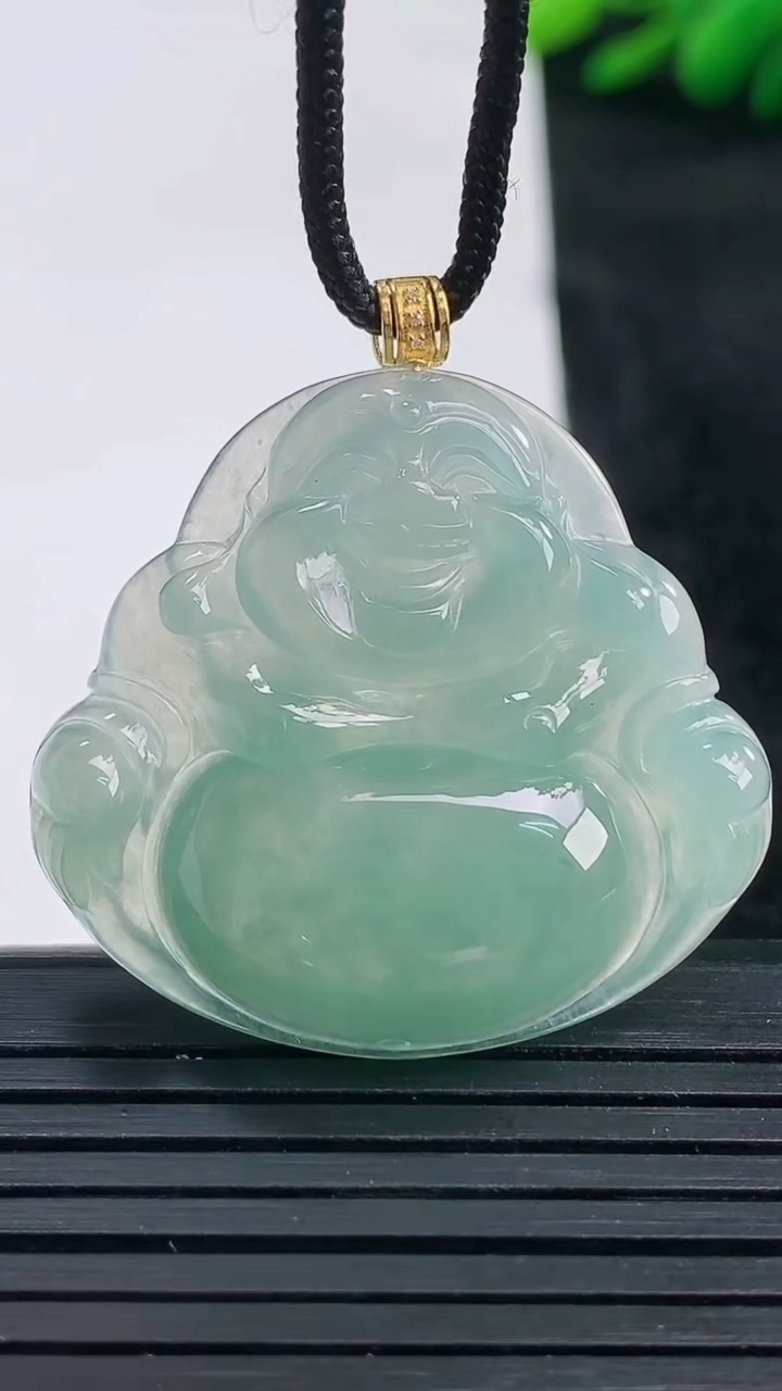 天然A货翡翠佛公吊坠尺寸31.7-34.3-6.1重量:10.23g
3月25日