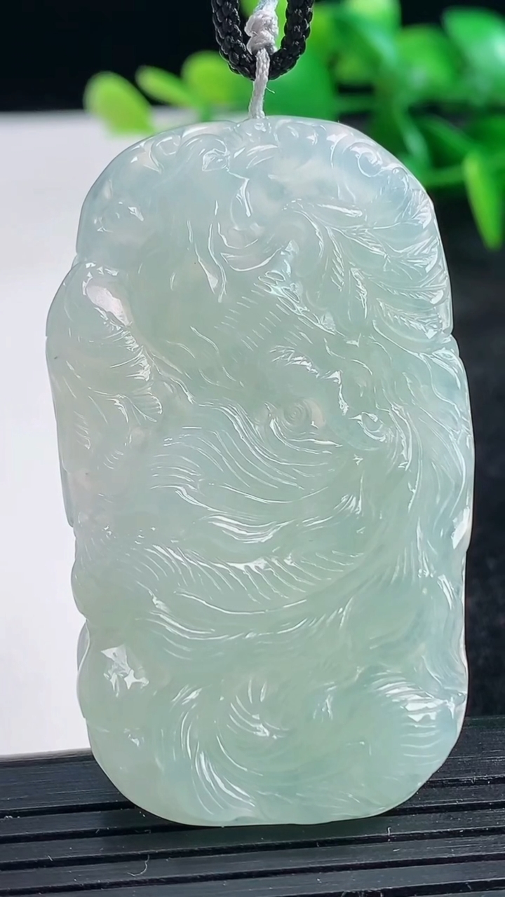 天然A货翡翠凤凰吊坠尺寸55.1-32.5-5.3重量:23.17g
3月25日