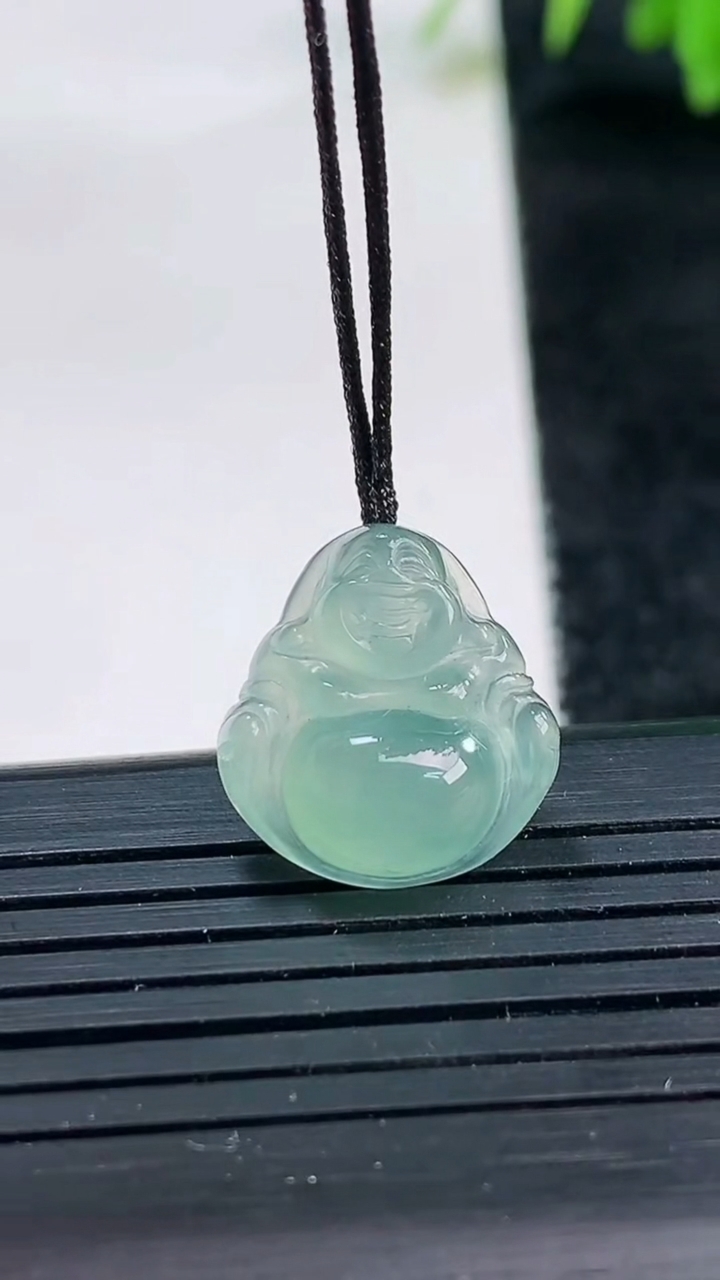 天然A货翡翠佛公吊坠尺寸15.9-14.8-5.6重量:1.97g
3月25日