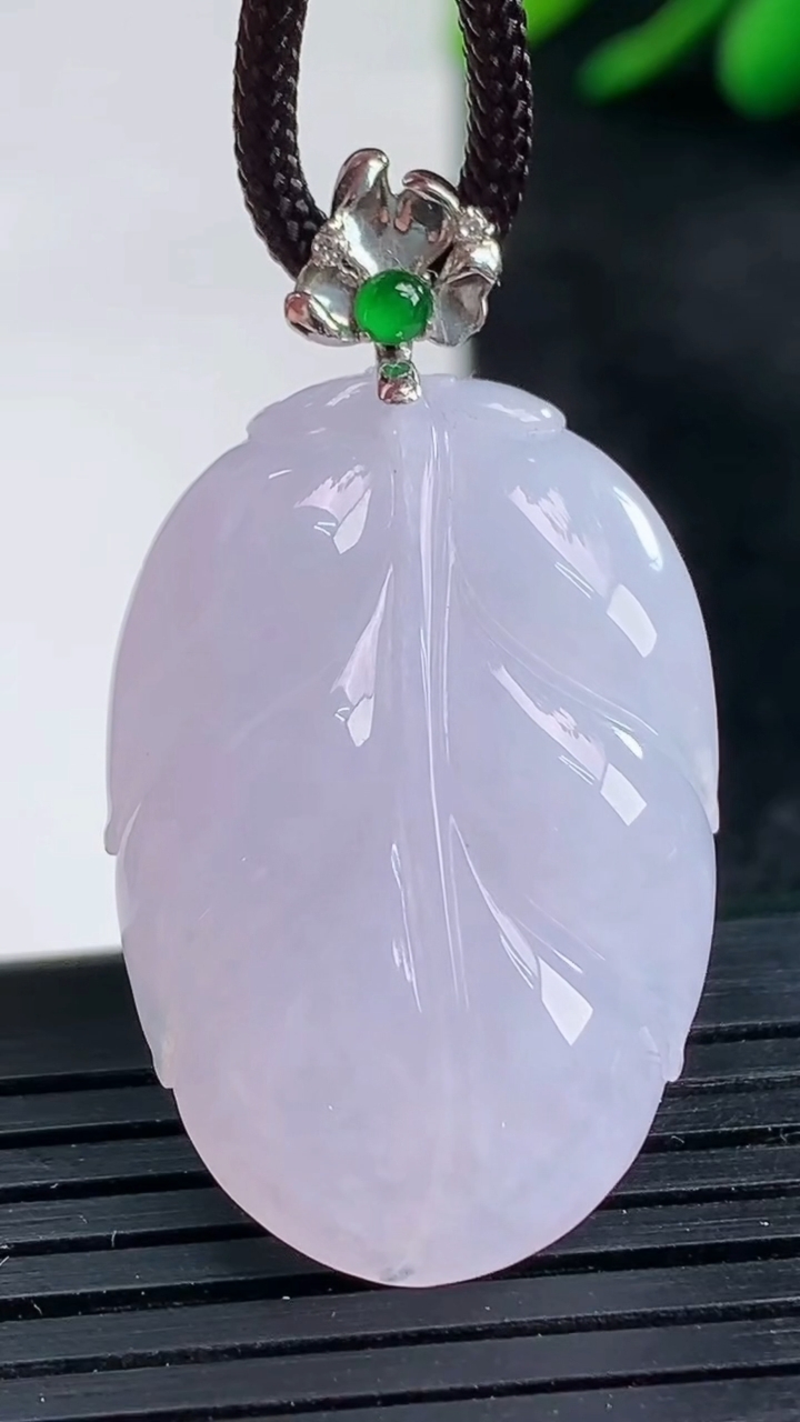 天然A货翡翠18K金紫罗兰金枝玉叶 叶子吊坠尺寸32.1-20.5-8.1重量:9.27g
3月25