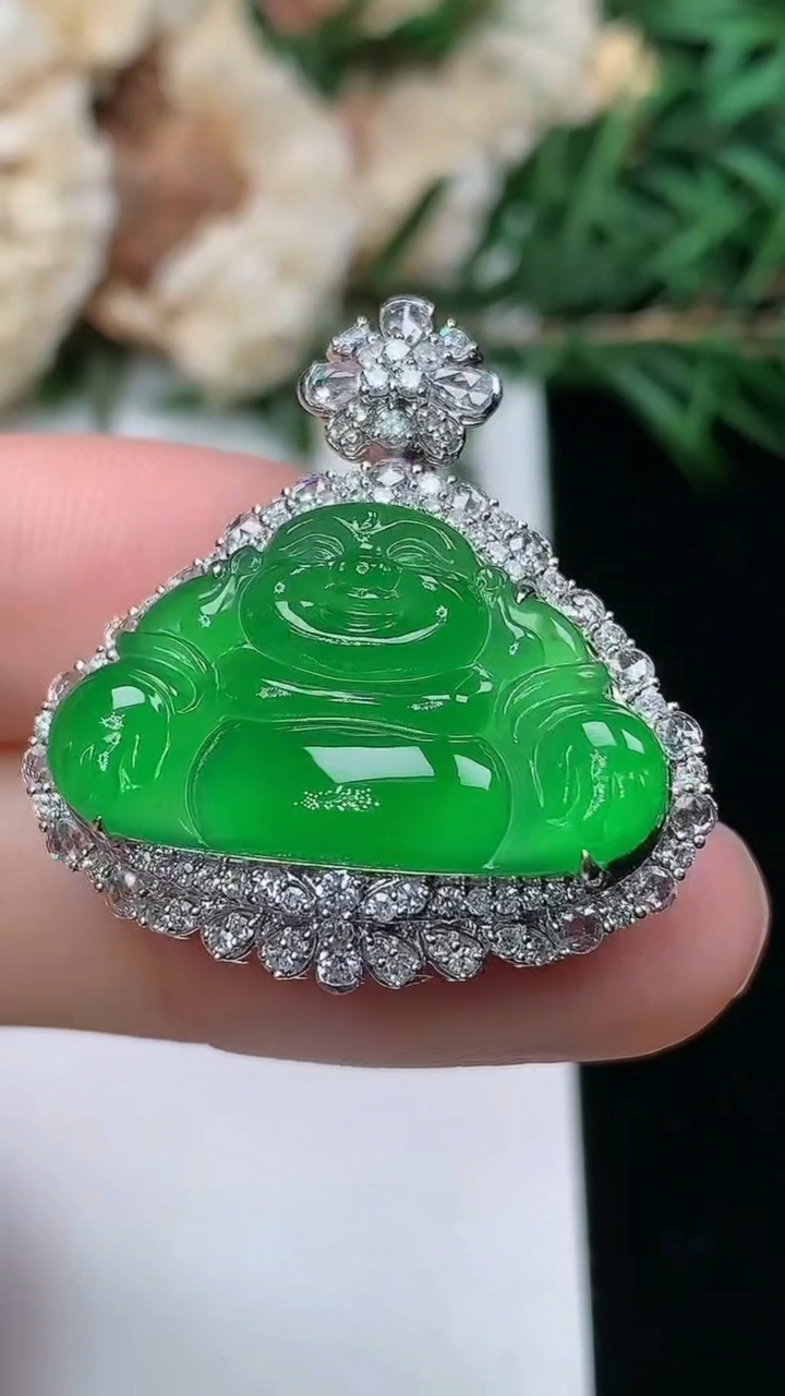 天然A货翡翠佛公吊坠，尺寸28.8-27.4-10.2，裸石14-23.5
3月25日