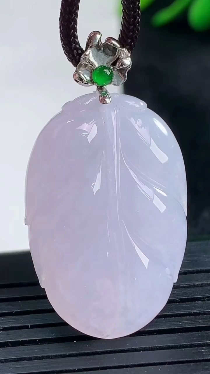 天然A货翡翠18K金紫罗兰金枝玉叶 叶子吊坠尺寸32.1-20.5-8.1重量:9.27g
3月25日