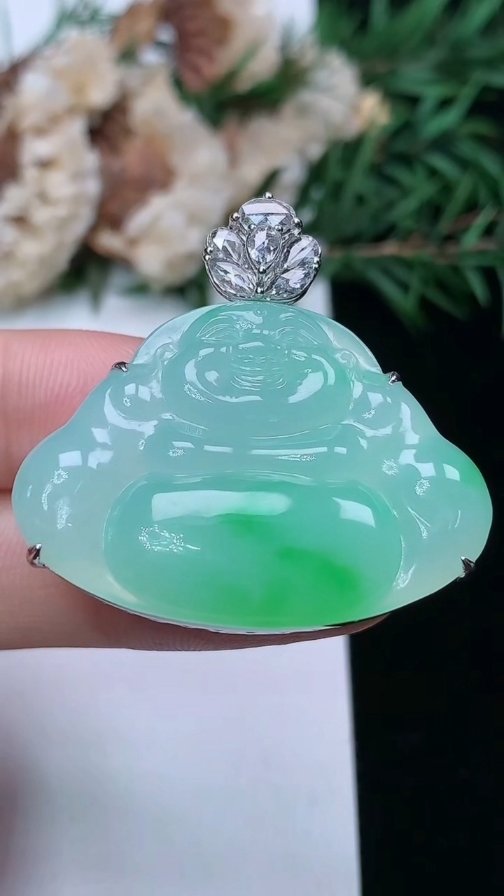 天然A货翡翠佛公吊坠，尺寸24-34.3-10，重量:13.86g
3月25日