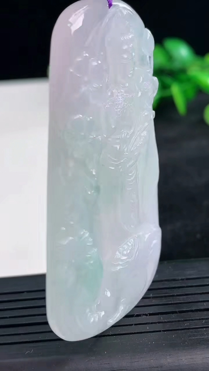 天然A货翡翠普贤菩萨吊坠尺寸64.8-34.6-4.7重量:22.32g
3月25日