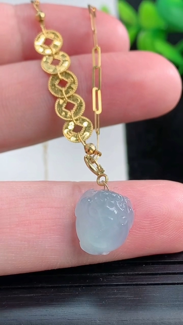 天然A货翡翠18K金紫罗兰金蟾手链尺寸12-11-6.8重量:2.80g
3月25日