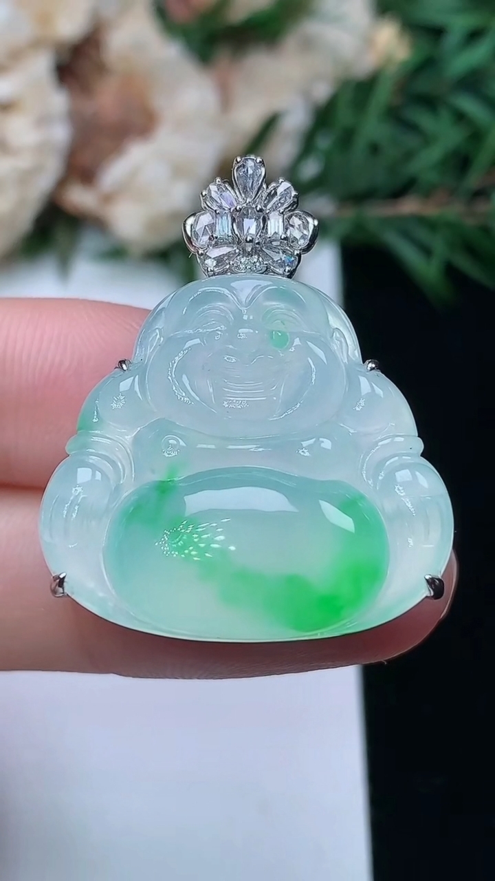 天然A货翡翠佛公吊坠，尺寸22.7-25.2-10.3，重量:9.41g
3月25日