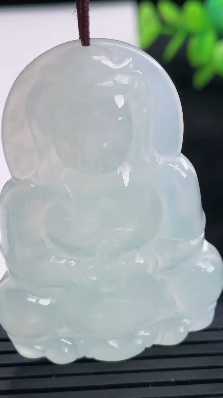 天然A货翡翠观音菩萨吊坠尺寸51.6-36.3-5.6重量:18.95g
3月25日