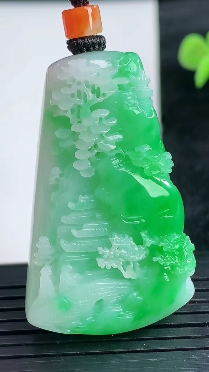 天然A货翡翠山水牌吊坠尺寸44-28.3-11.3重量:29.43g
3月25日