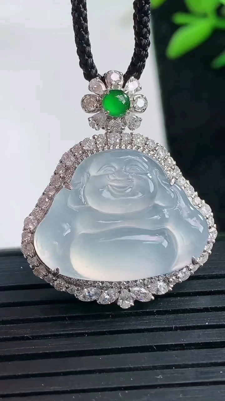 天然A货翡翠种白冰佛公吊坠尺寸28.7-24.3-9裸石15.5-20.8重量:5.88g
3月25日