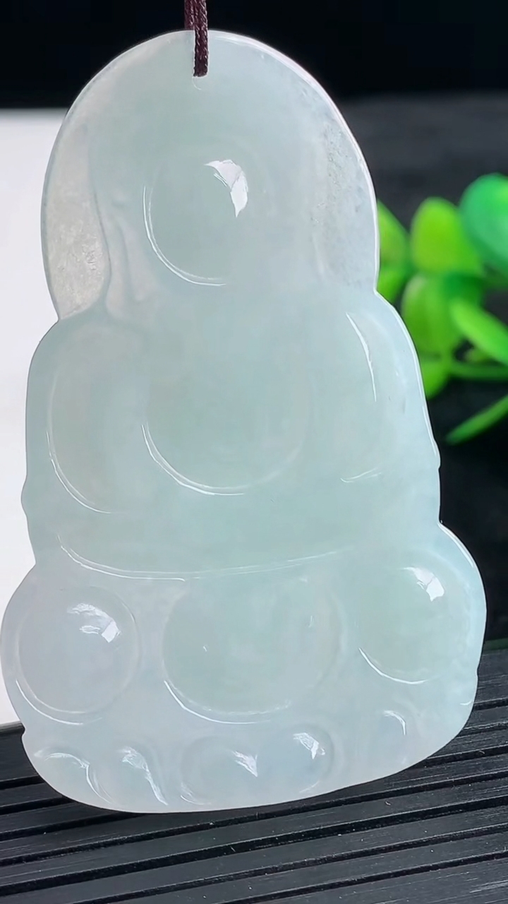 天然A货翡翠观音菩萨吊坠尺寸59-37.7-4.9重量:18.16g
3月25日