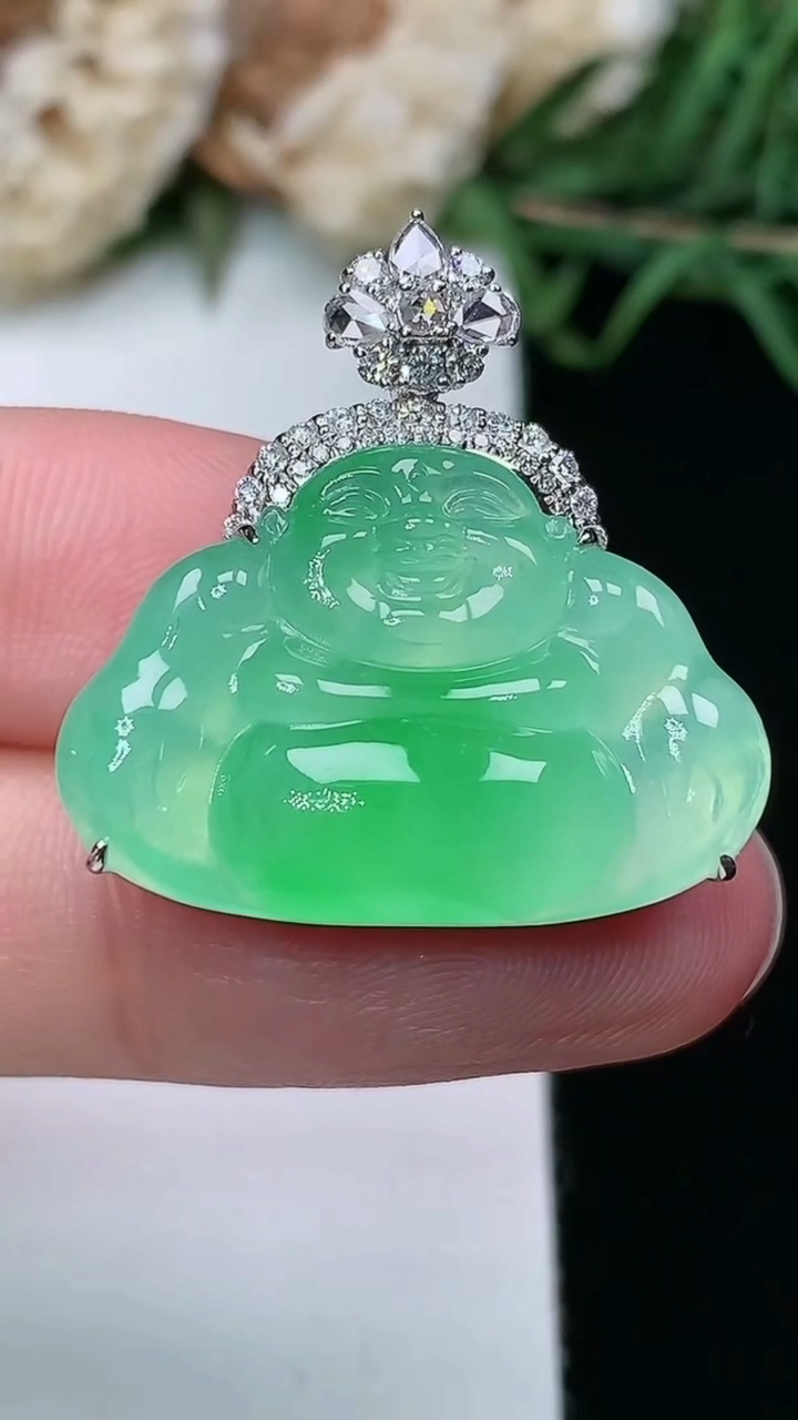 天然A货翡翠佛公吊坠，尺寸17-24.8-10.5，重量:7.73g
3月25日