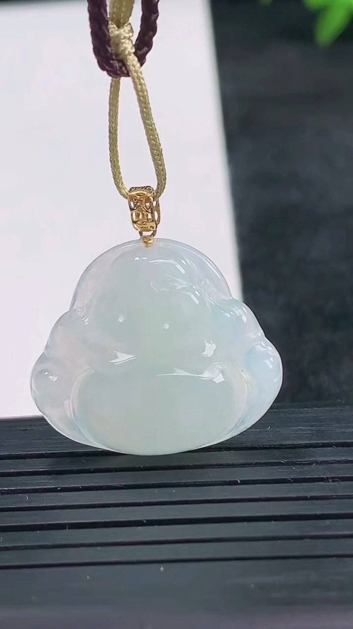 天然A货翡翠种白冰佛公吊坠尺寸20.7-24.1-4.5重量:3.60g
3月25日