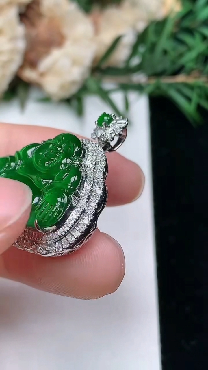 天然A货翡翠佛公吊坠，尺寸27.5-24.4-9
3月25日