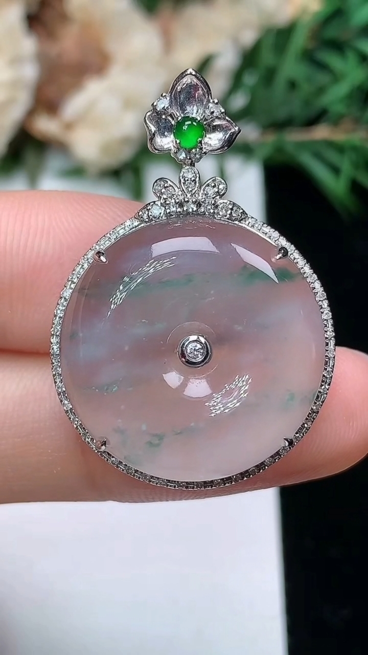 天然A货翡翠飘花平安扣吊坠，尺寸32-22-7.3，裸石19.9，重量:4.31g
3月25日