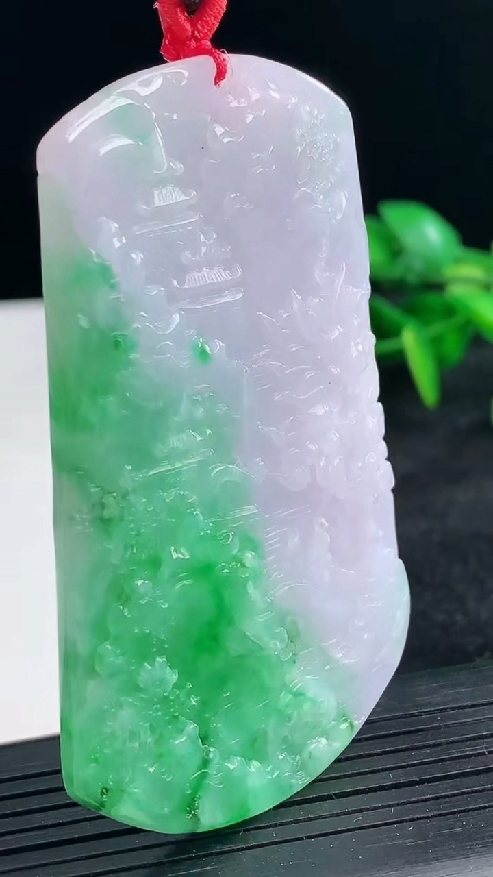 天然A货翡翠山水牌吊坠尺寸71-45.4-5.5重量:40.62g
3月25日