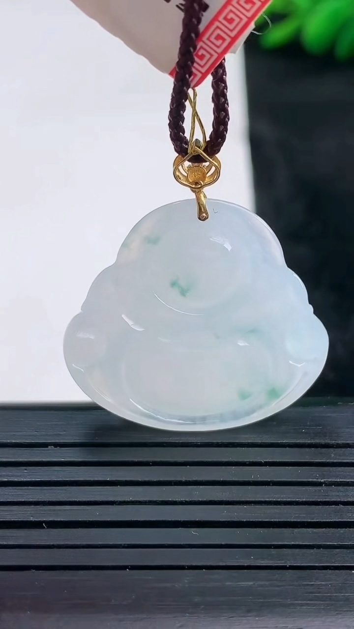 天然A货翡翠18K金飘花佛公吊坠尺寸26.2-28.2-5.8重量:6.92g
3月25日