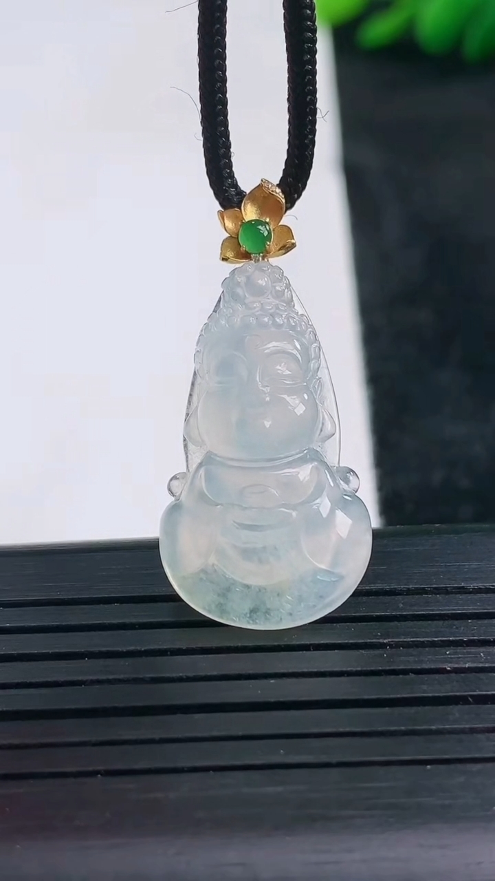 天然A货翡翠种白冰弥勒佛吊坠尺寸28.5-15.4-6.7重量:4.30g
3月25日