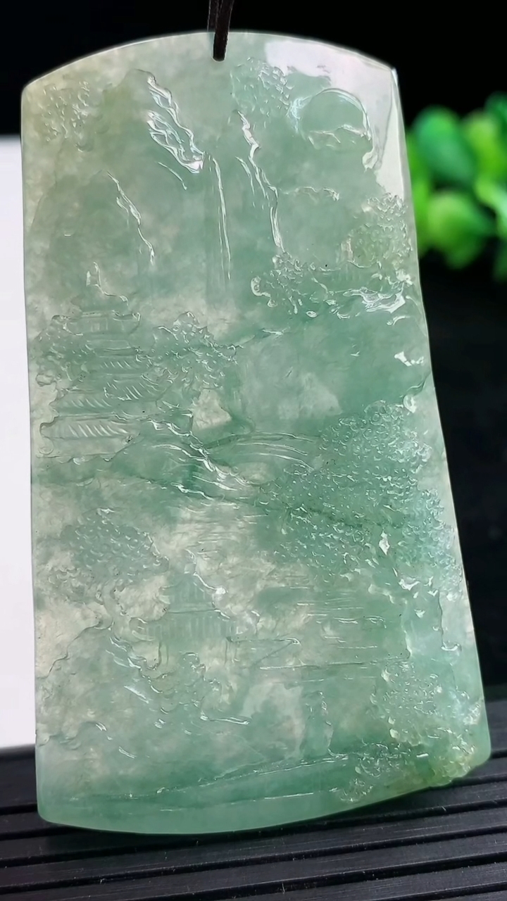 天然A货翡翠山水牌吊坠尺寸68.5-40-7.1重量:42.73g
3月25日