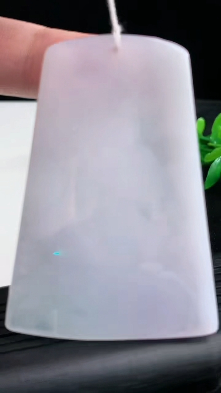 天然A货翡翠紫罗兰大势至菩萨吊坠尺寸67-47.8-5.9重量:43.05g
3月25日