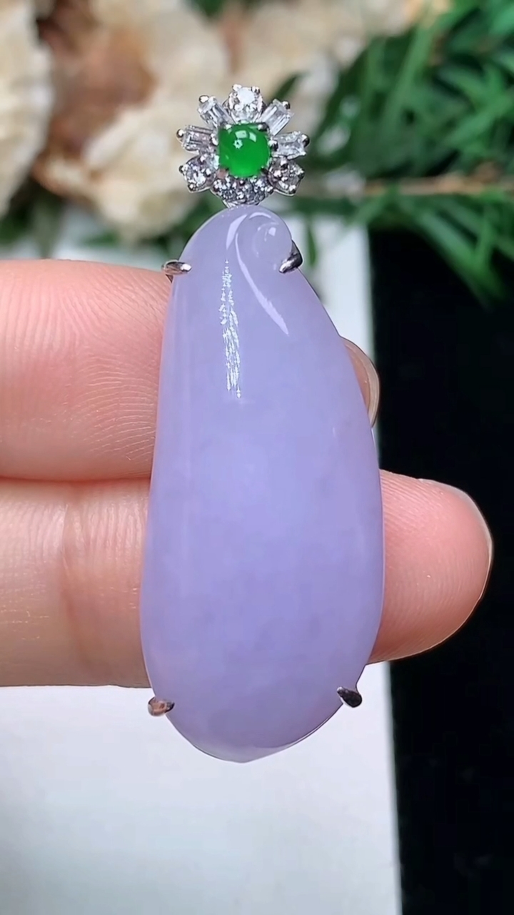 天然A货翡翠k金紫罗兰福瓜吊坠，尺寸30-13.4-9.9，重量:8.32g
3月25日