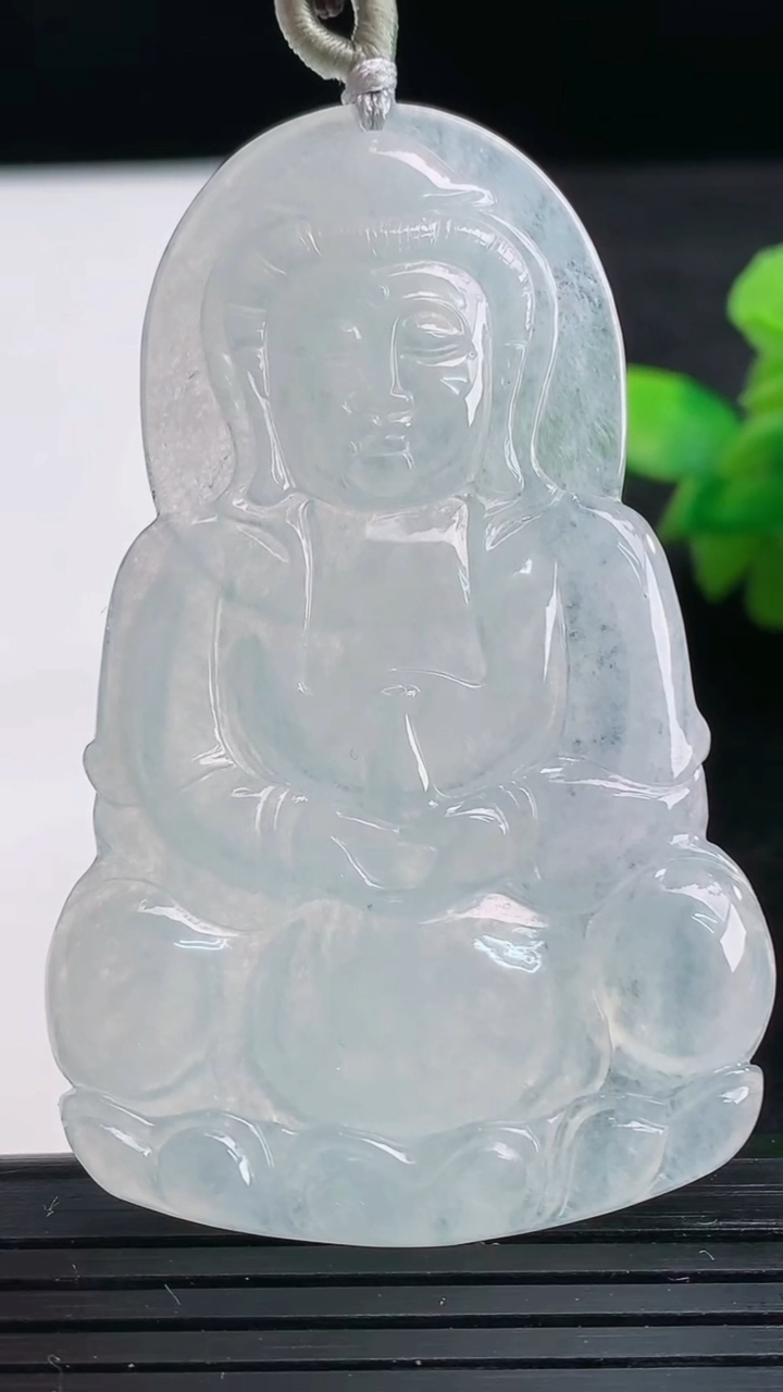 天然A货翡翠观音菩萨吊坠尺寸60.5-39.3-4.3重量:18.93g
3月25日