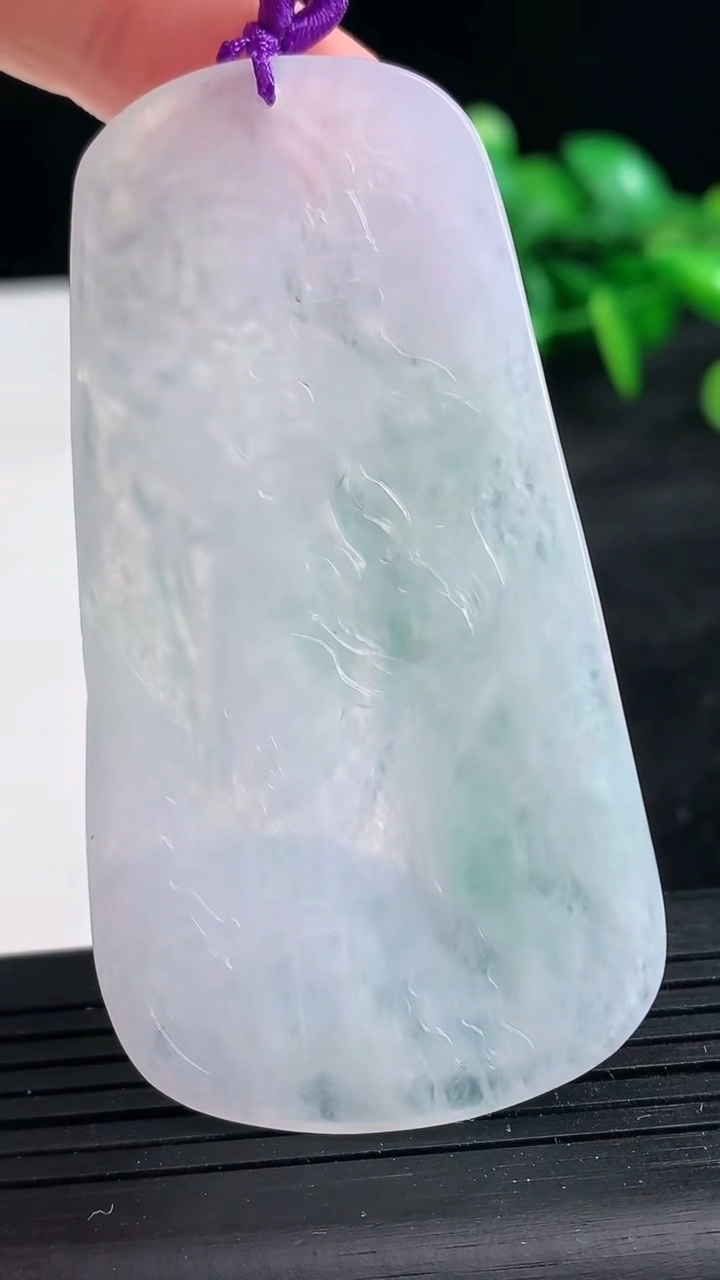 天然A货翡翠普贤菩萨吊坠尺寸64.8-34.6-4.7重量:22.32g
3月25日