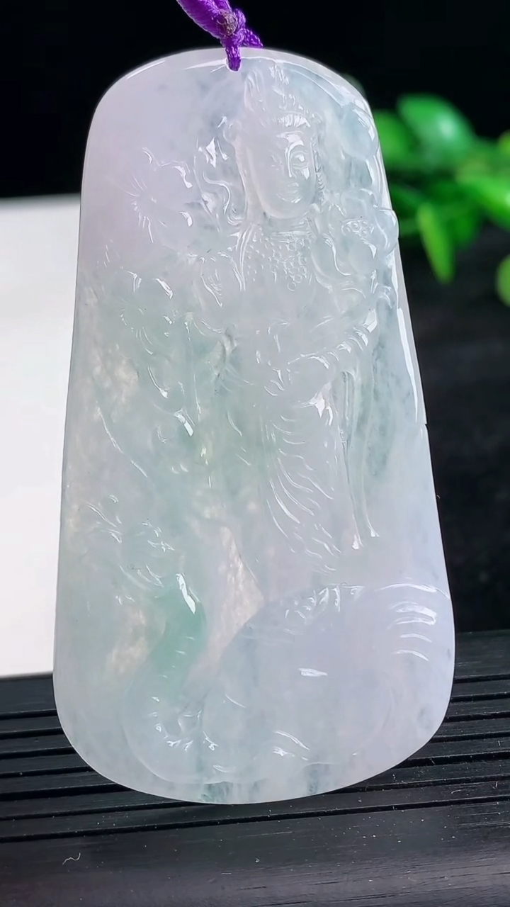 天然A货翡翠普贤菩萨吊坠尺寸64.8-34.6-4.7重量:22.32g
3月25日