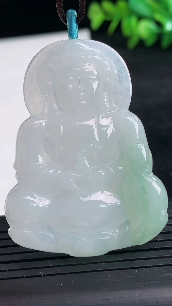 天然A货翡翠飘花观音菩萨吊坠尺寸51.9-38.9-5.8重量:18.67g
3月25日