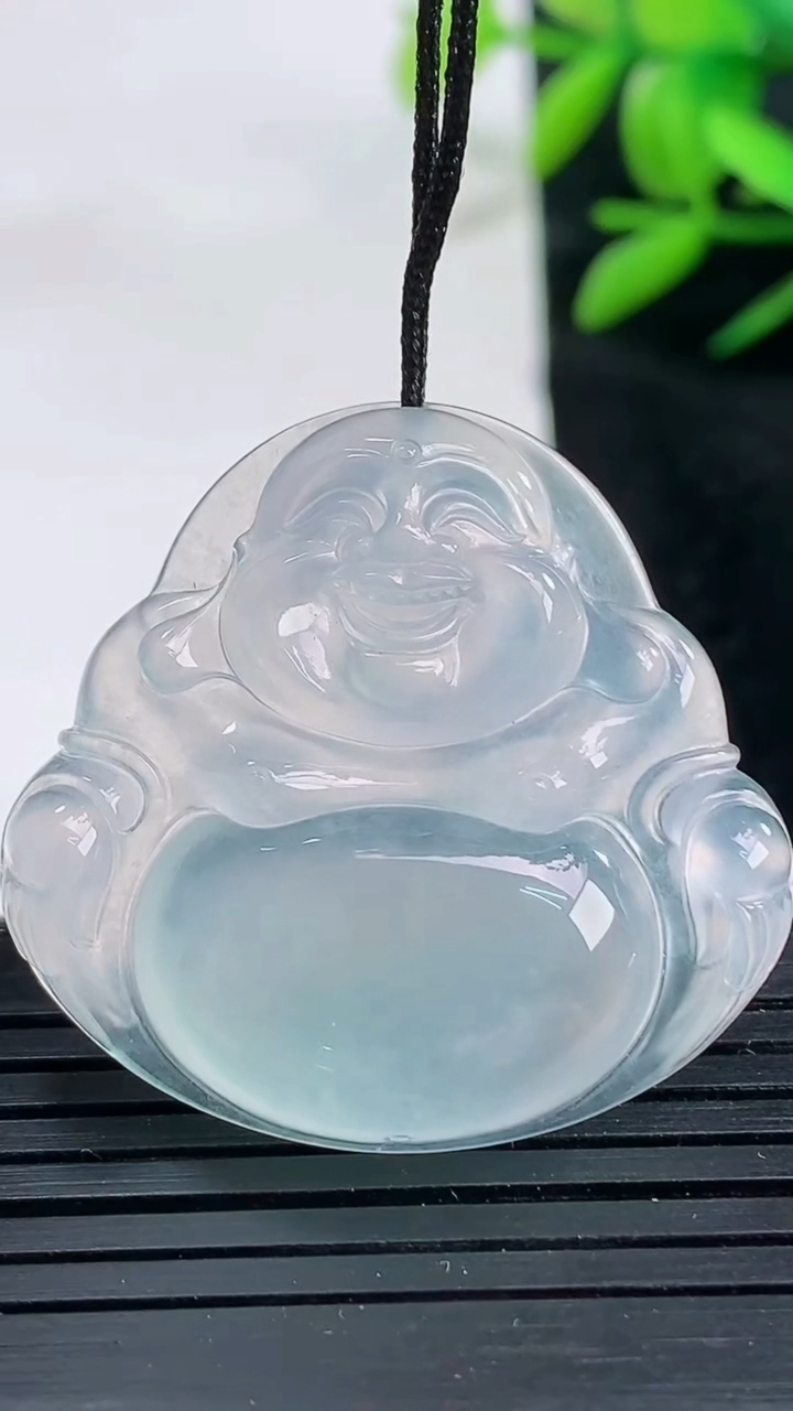 天然A货翡翠种白冰佛公吊坠尺寸31.4-33.2-6.2重量:10.65g
3月25日