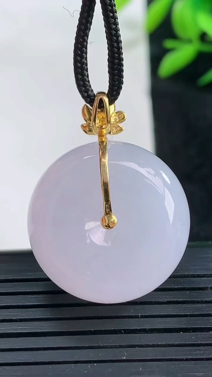 天然A货翡翠18K金紫罗兰路路通吊坠尺寸23.2-12重量:14.86g
3月25日