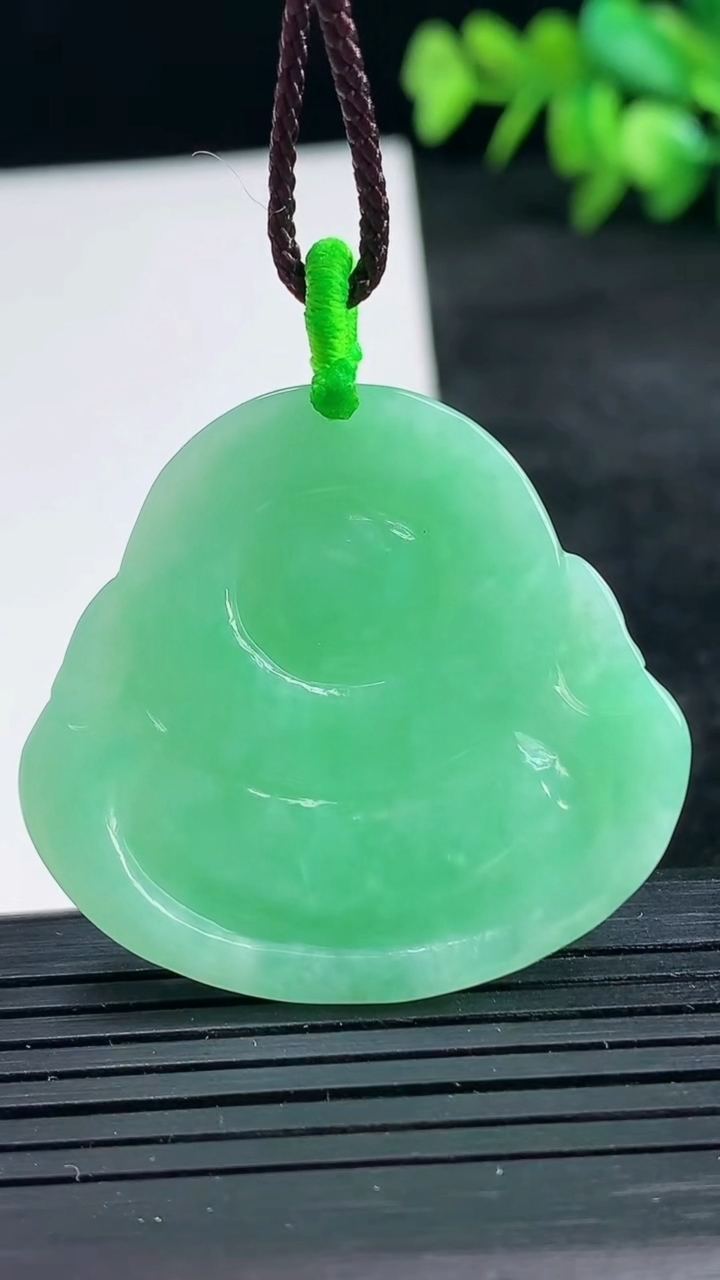 天然A货翡翠佛公吊坠尺寸35.1-38-5.7重量:13.05g
3月25日
