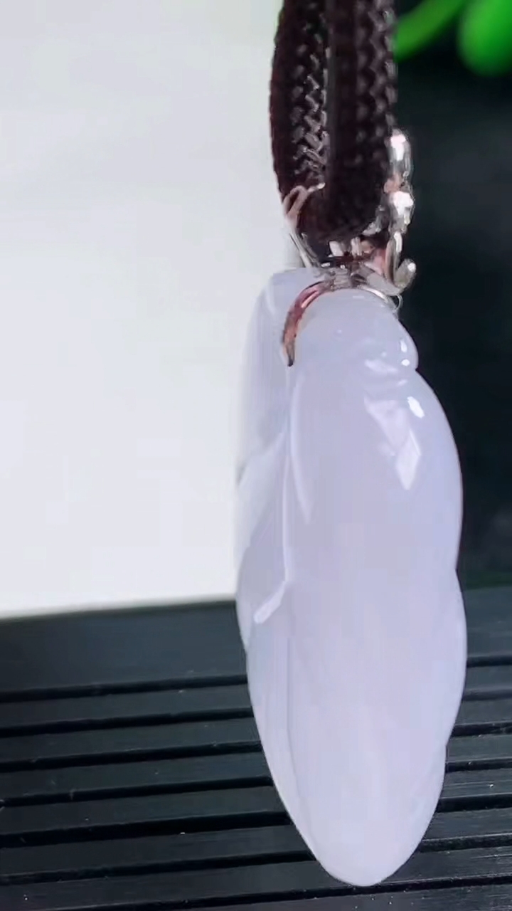 天然A货翡翠18K金紫罗兰金枝玉叶 叶子吊坠尺寸32.1-20.5-8.1重量:9.27g
3月25日