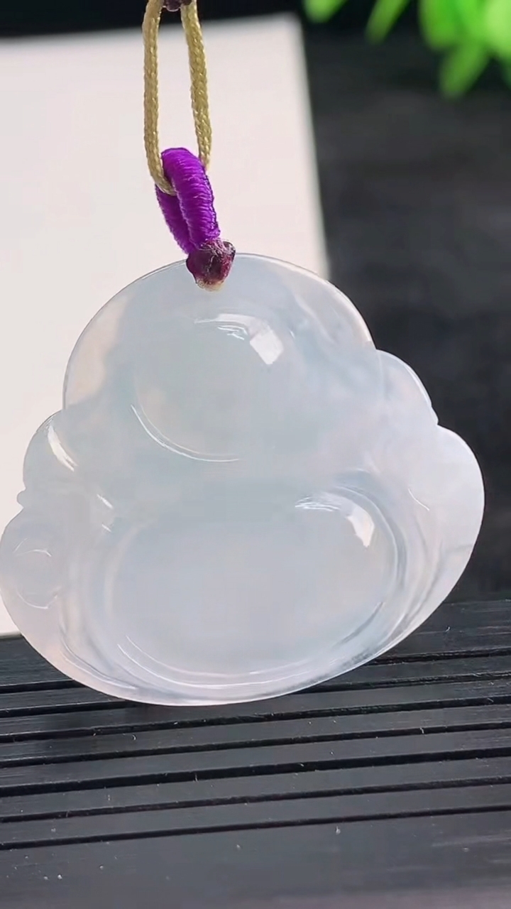 天然A货翡翠冰种紫罗兰佛公吊坠尺寸30.5-34.5-5.7重量:8.55g
3月25日