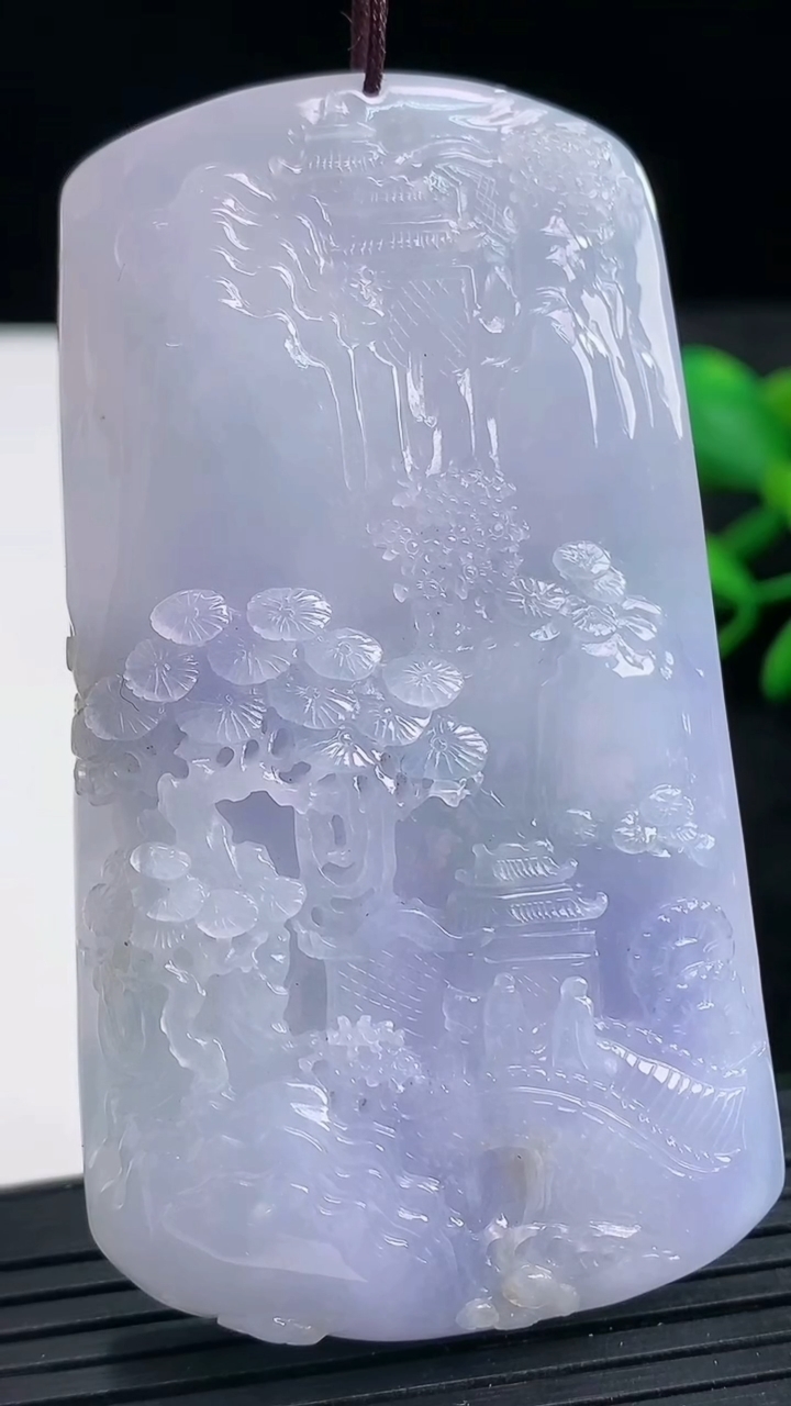 天然A货翡翠紫罗兰山水牌吊坠尺寸69.9-39-10.6重量:64.74g
3月25日