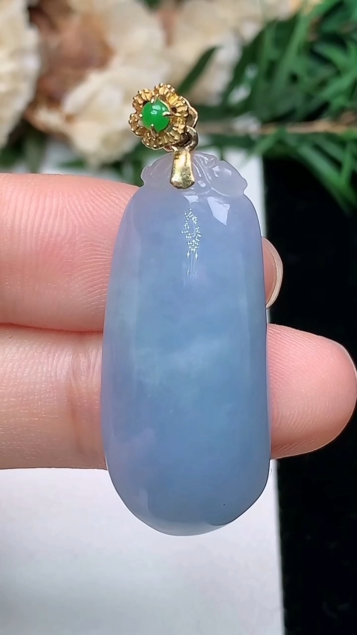 天然A货翡翠k金紫罗兰福瓜吊坠，尺寸31.6-14.2-7.6，重量:6.27g
3月25日