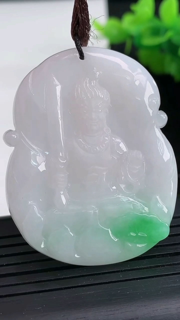 天然A货翡翠不动明王吊坠尺寸46.6-36.8-5.1重量:19.42g
3月26日