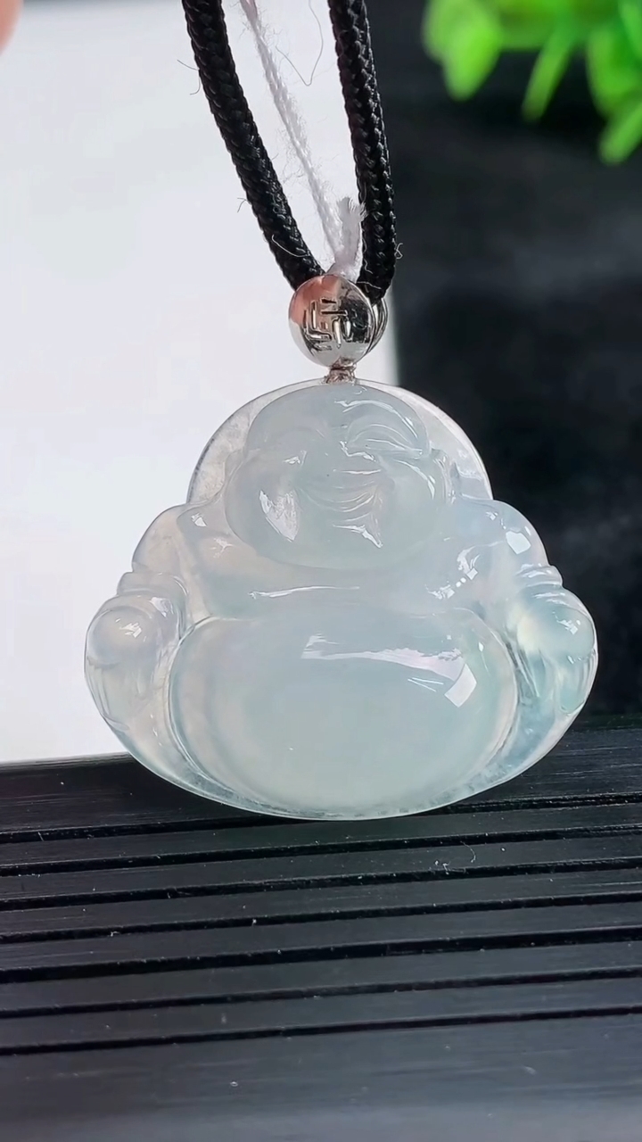 天然A货翡翠佛公吊坠尺寸26.5-30.6-6重量:6.94g
3月26日