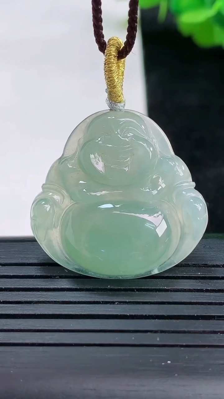 天然A货翡翠佛公吊坠尺寸27.5-28.8-5.3重量:6.28g
3月26日