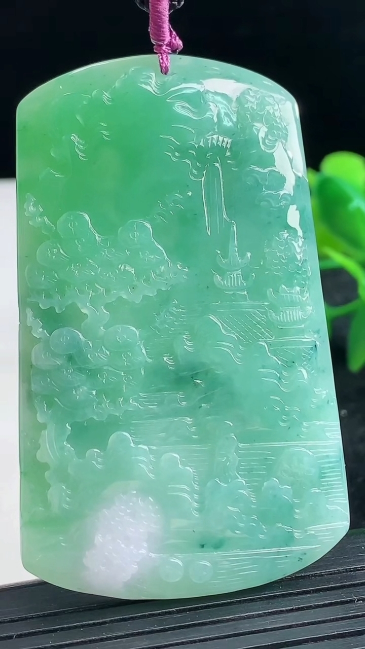 天然A货翡翠山水牌吊坠尺寸64.2-38.8-6.7重量:36.76g
3月26日