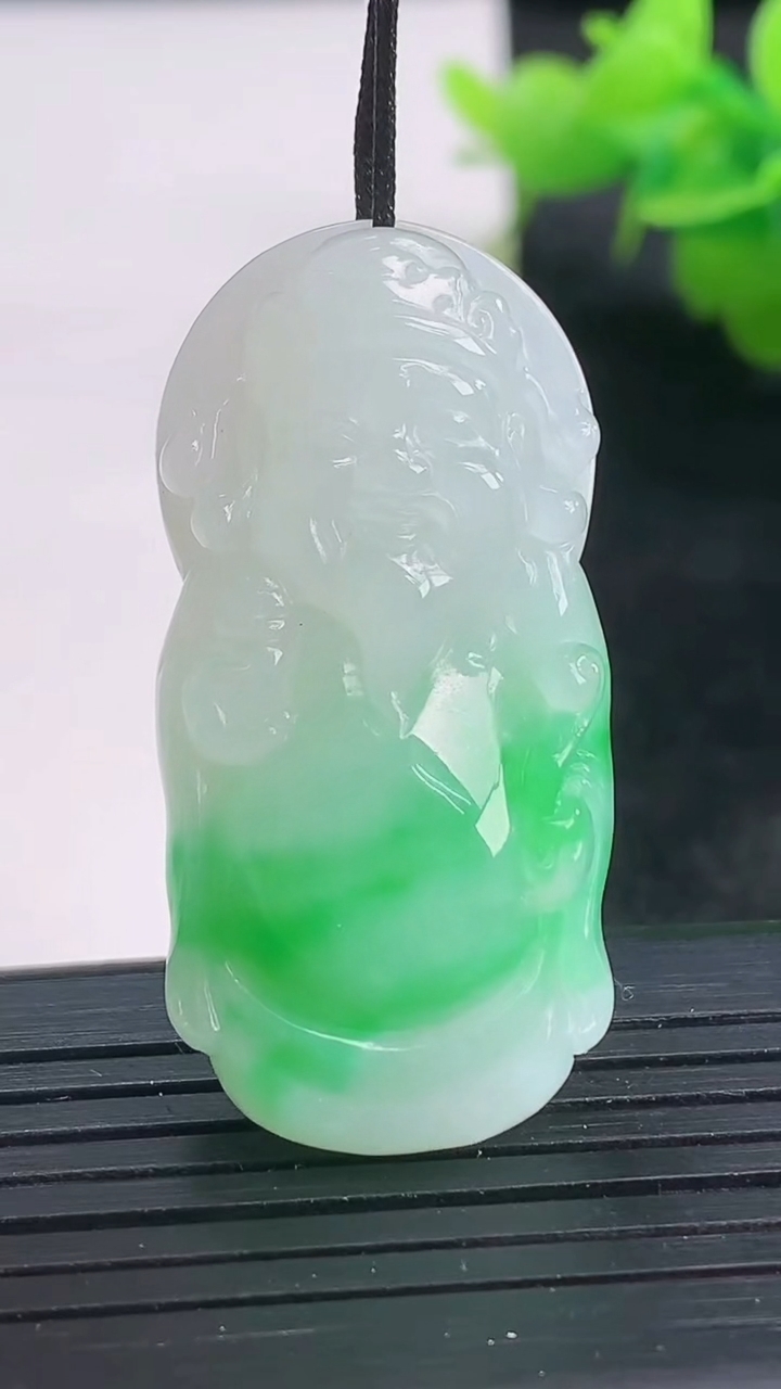 天然A货翡翠财神爷吊坠尺寸39.3-19.1-8.7重量:12.78g
3月26日