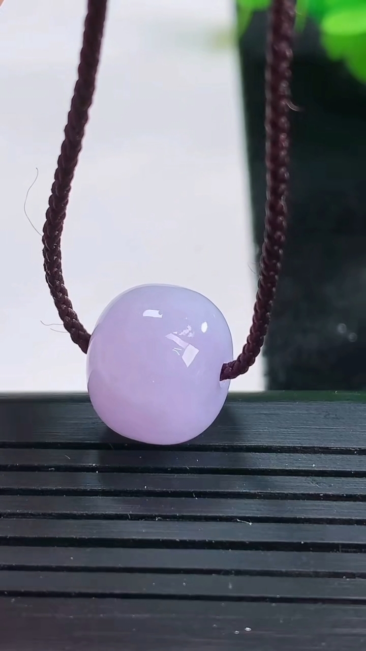 天然A货翡翠紫罗兰路路通吊坠尺寸14-11.7重量:4.63g
3月26日