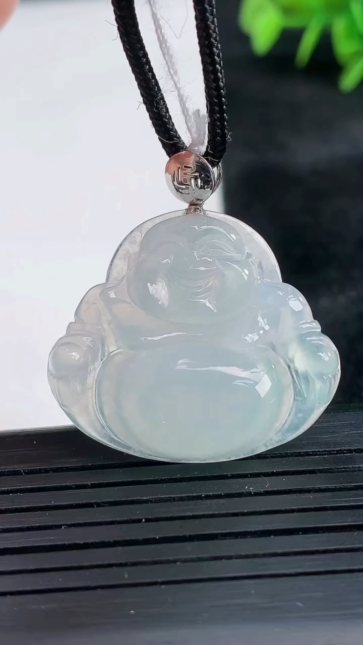 天然A货翡翠佛公吊坠尺寸26.5-30.6-6重量:6.94g
3月26日