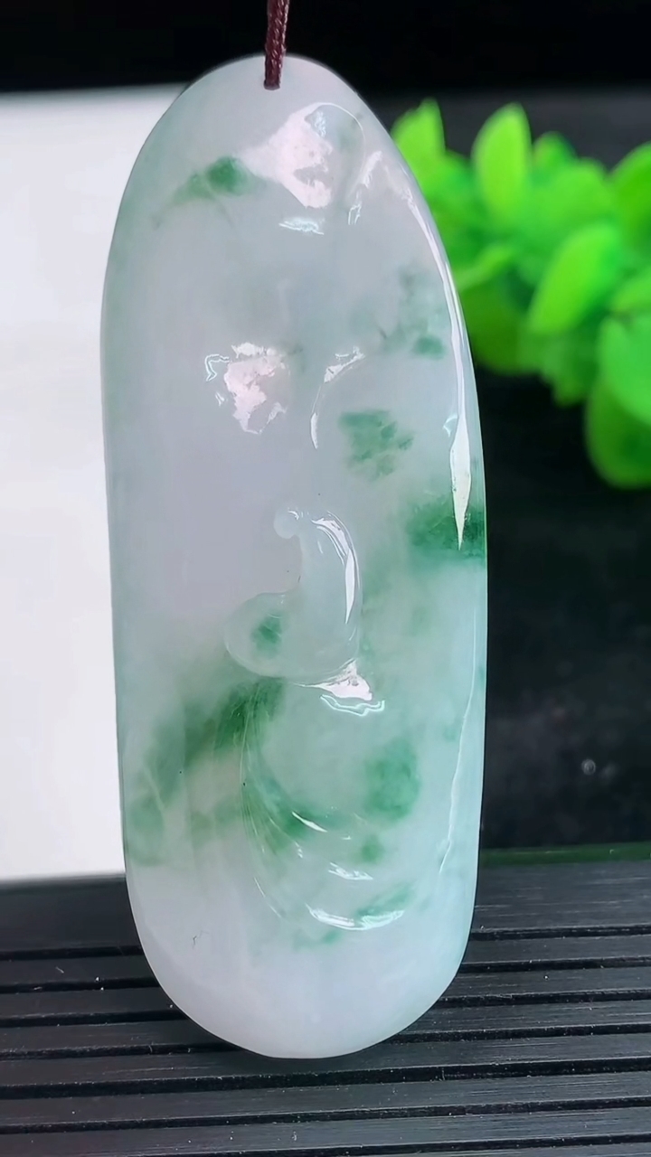 天然A货翡翠飘花悟道吊坠尺寸60.8-22.6-9.1重量:21.78g
3月26日