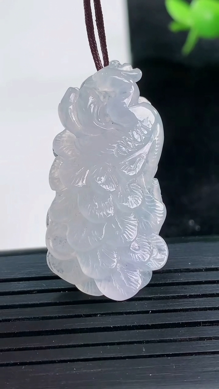 天然A货翡翠紫罗兰凤凰吊坠尺寸35.6-18-9重量:8.44g
3月26日