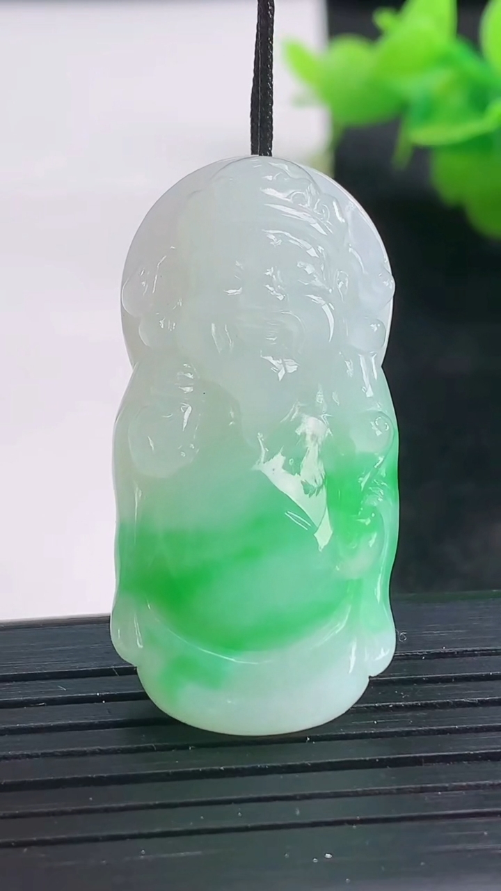 天然A货翡翠财神爷吊坠尺寸39.3-19.1-8.7重量:12.78g
3月26日