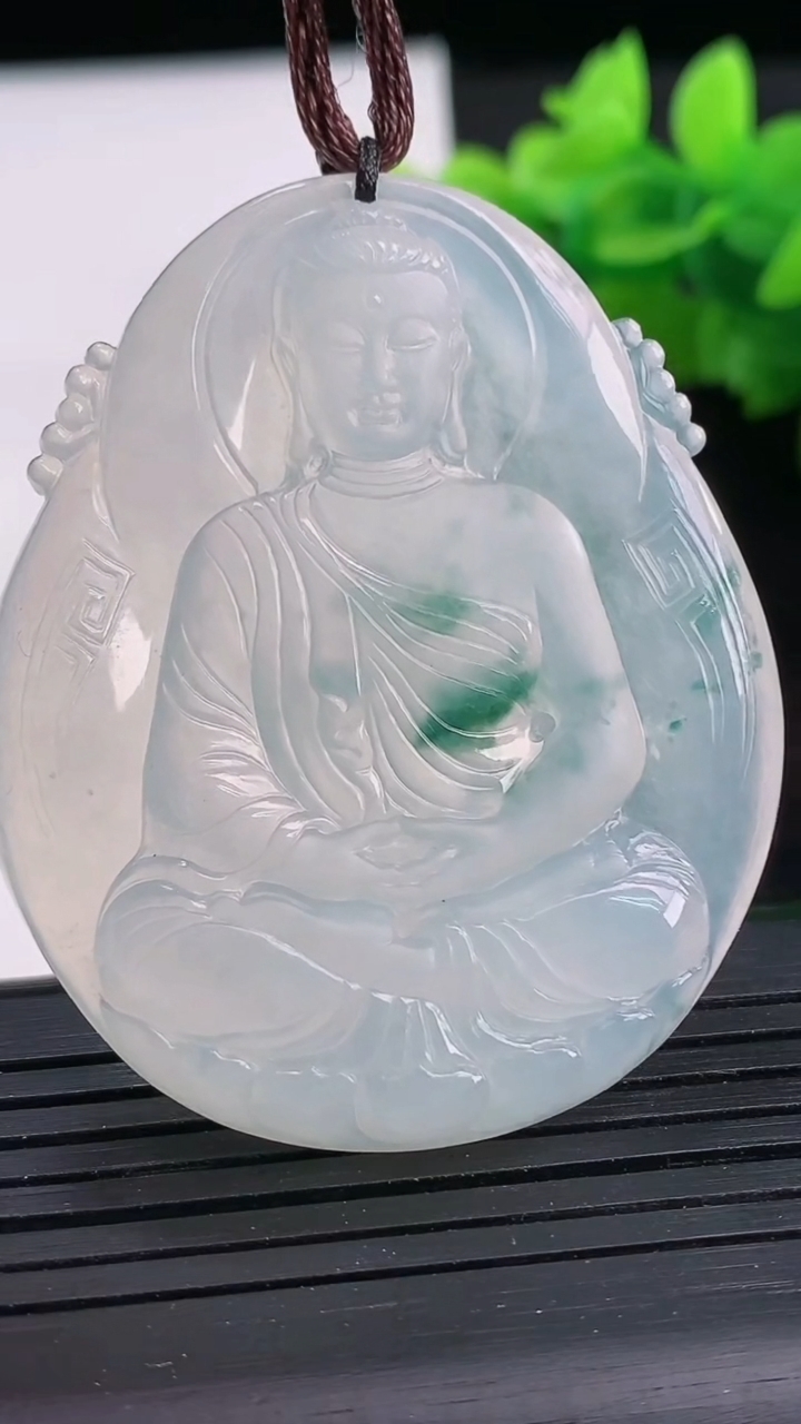 天然A货翡翠种飘花大日如来吊坠尺寸49.7-41-5.6重量:22.88g
3月26日