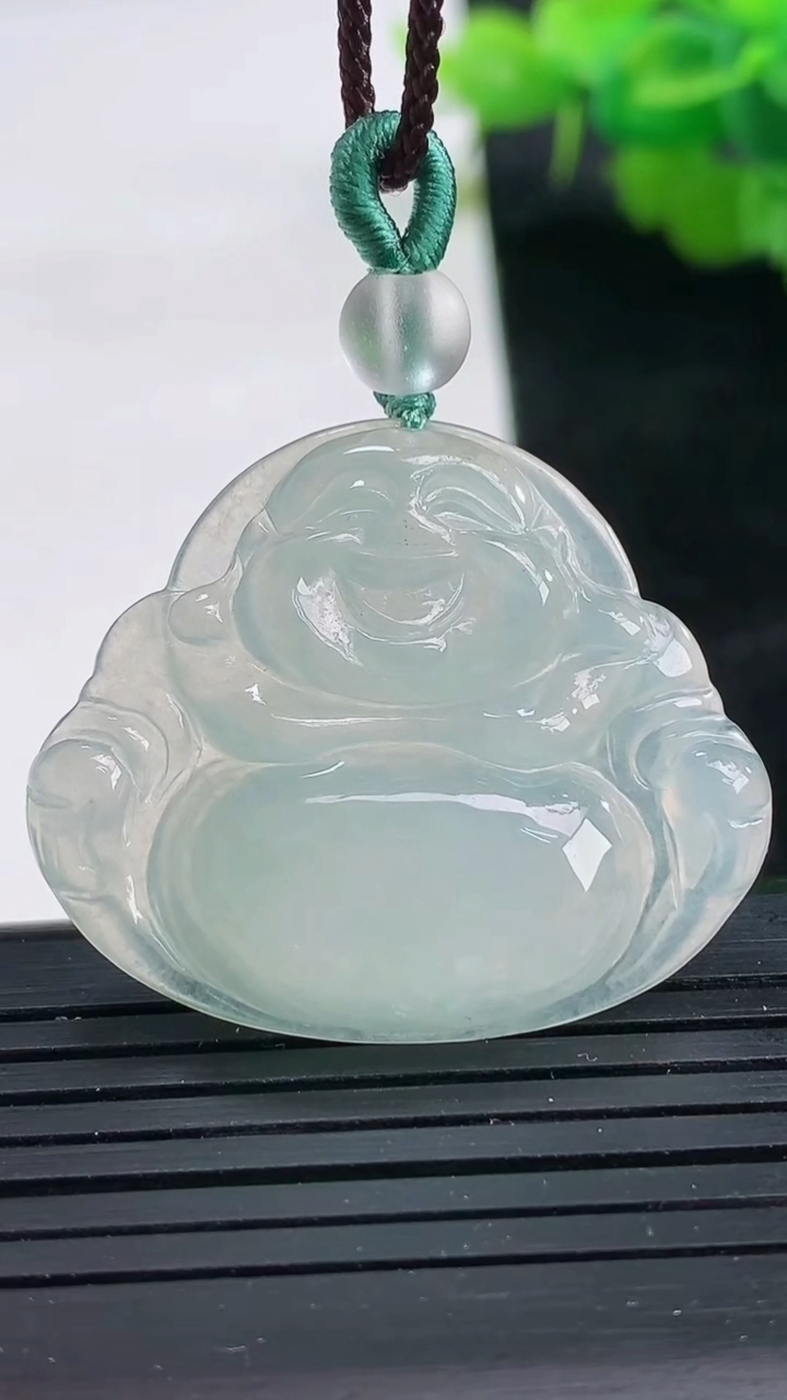 天然A货翡翠佛公吊坠尺寸29.6-35.4-5重量:8.31g
3月26日