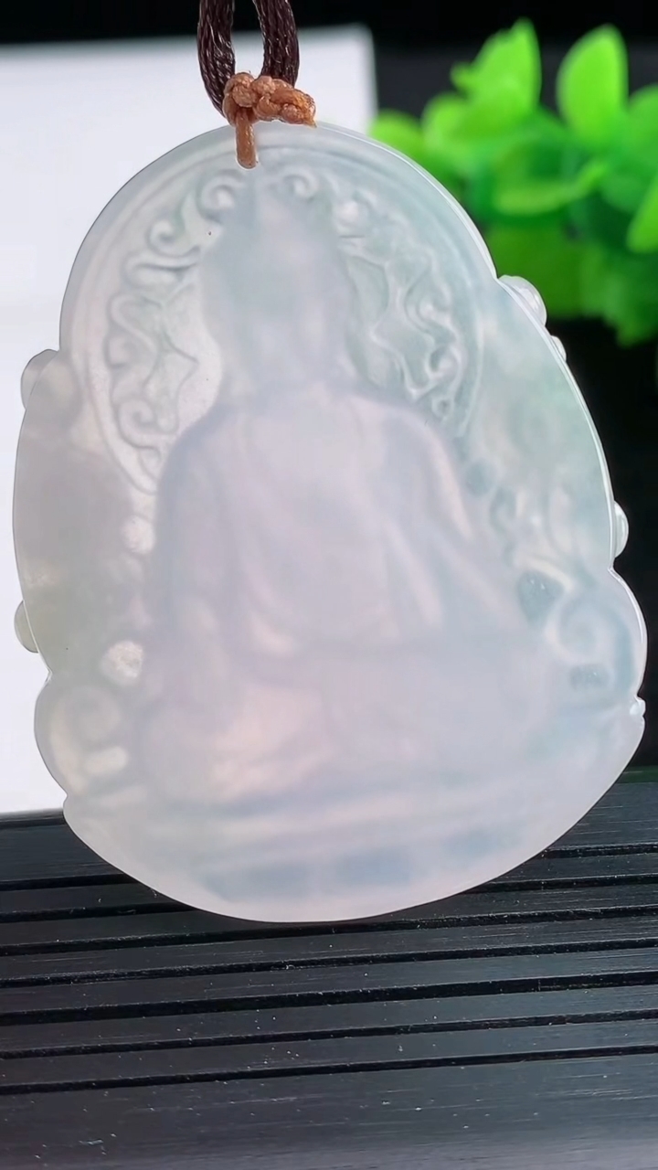 天然A货翡翠种紫罗兰阿弥陀佛吊坠尺寸49.4-38.3-5重量:22.63g
3月26日