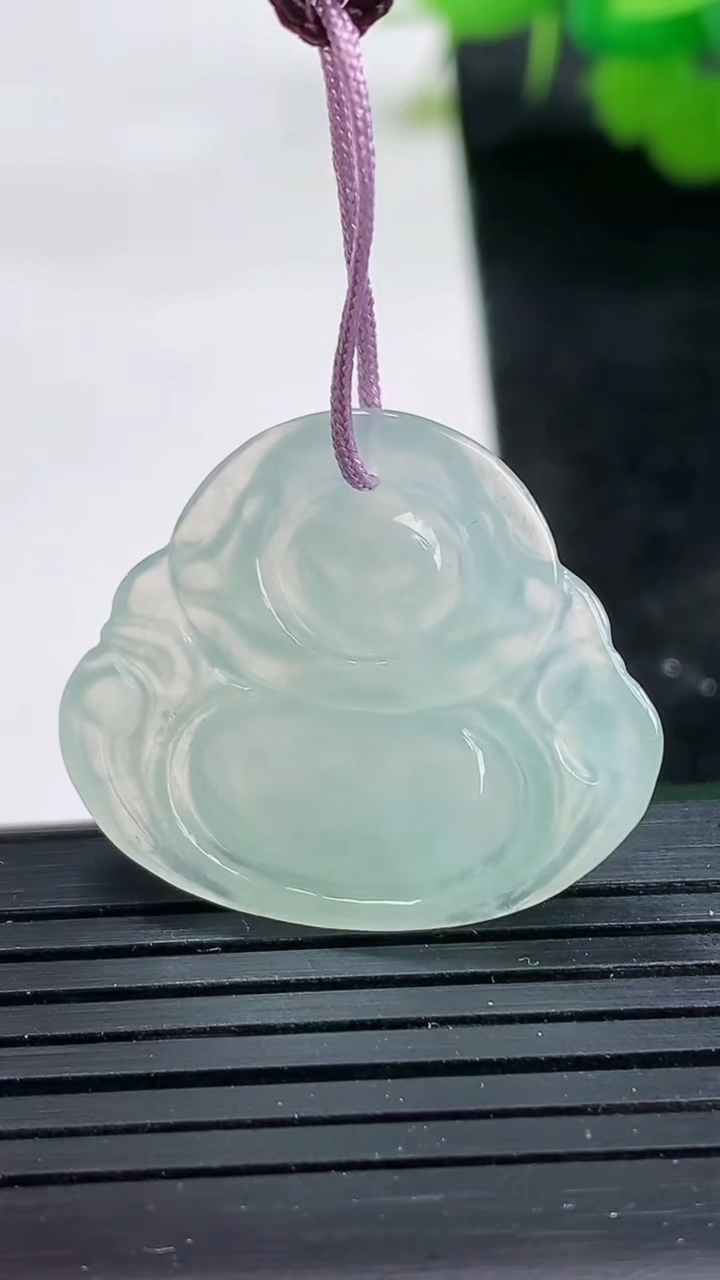 天然A货翡翠佛公吊坠尺寸23.9-28.1-4.6重量:4.78g
3月26日