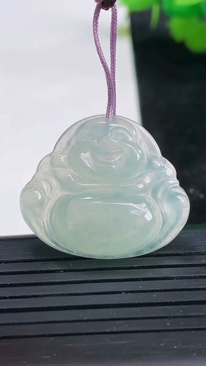 天然A货翡翠佛公吊坠尺寸23.9-28.1-4.6重量:4.78g
3月26日